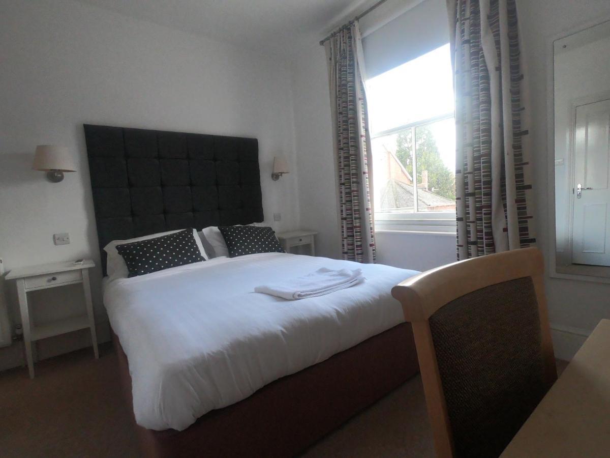 The George Hotel Henfield Esterno foto
