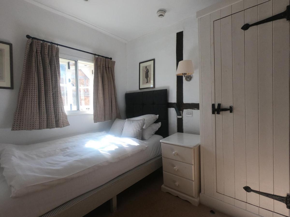 The George Hotel Henfield Esterno foto