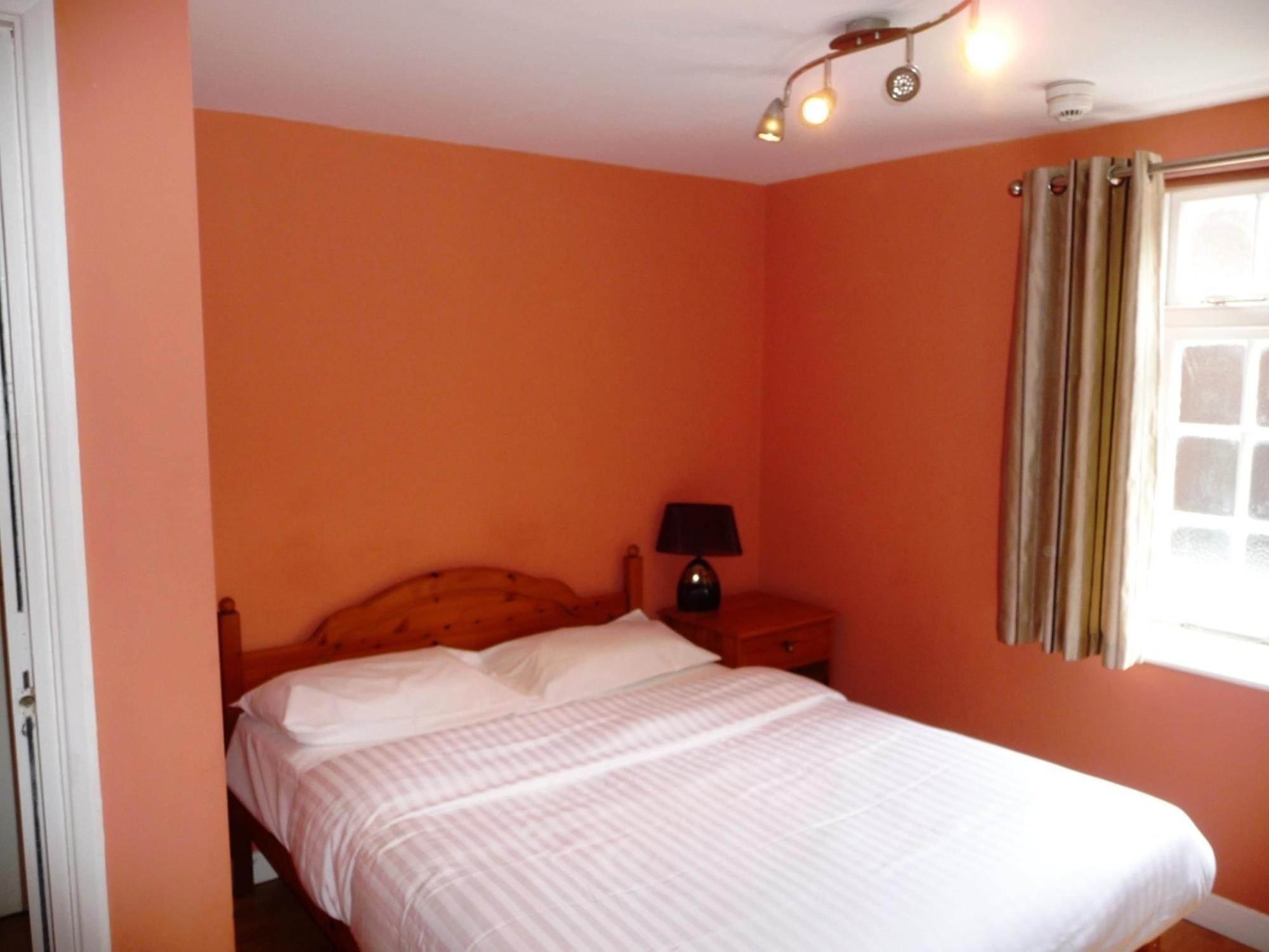 The George Hotel Henfield Esterno foto