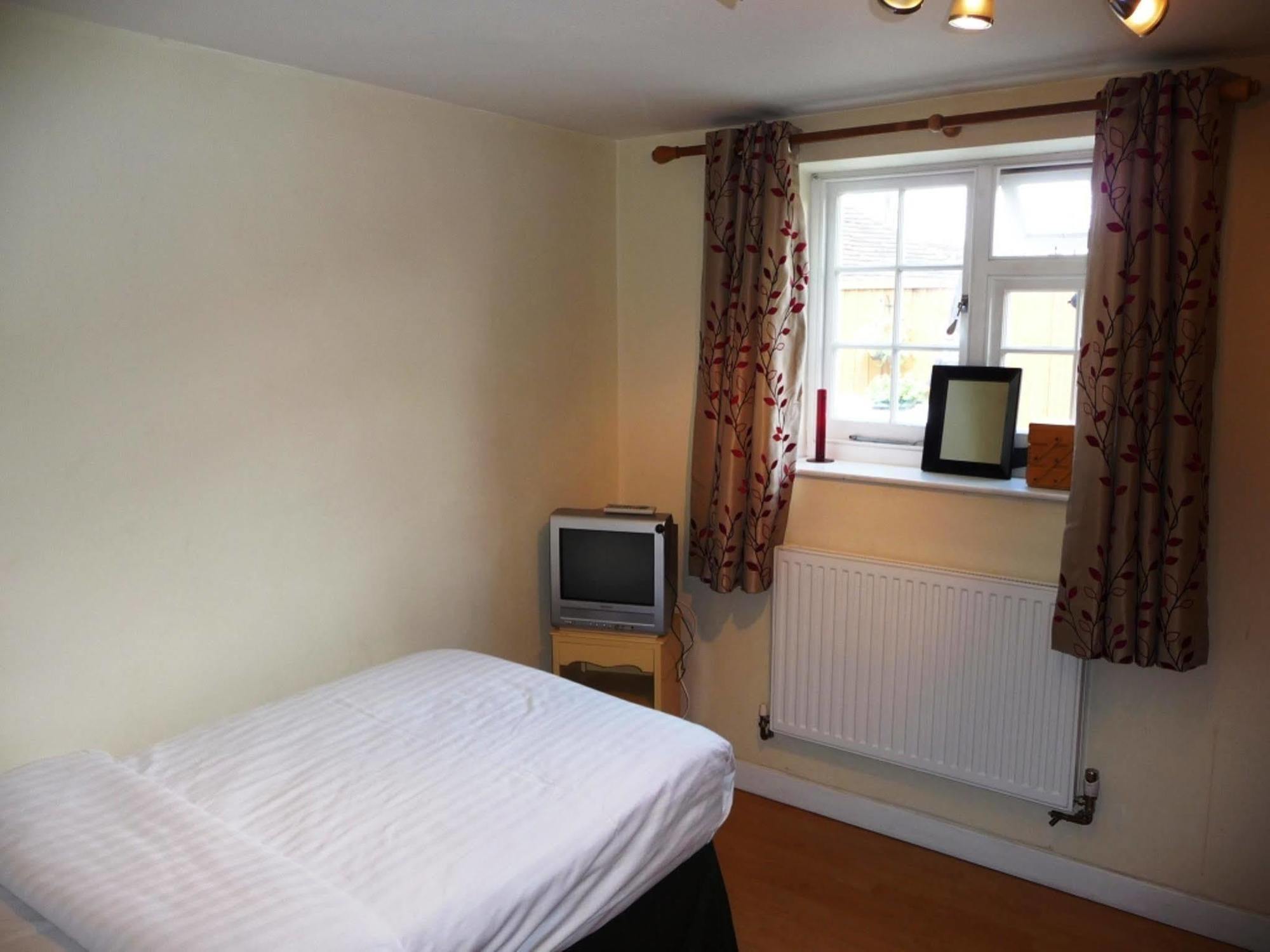 The George Hotel Henfield Esterno foto